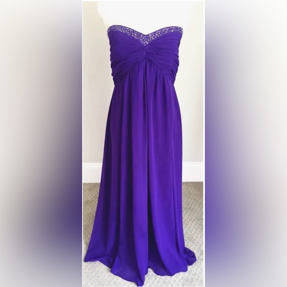 Sheer long chiffon dress with sweetheart neckline